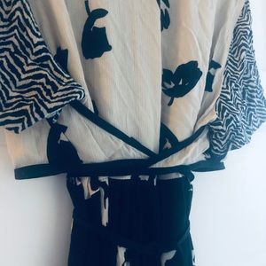 Amazing 90’s abstract floral crop/wrap dress.🔖